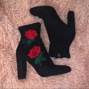 STEVE MADDEN Black Heel Booties with Rose Details Women Size 8.5/8